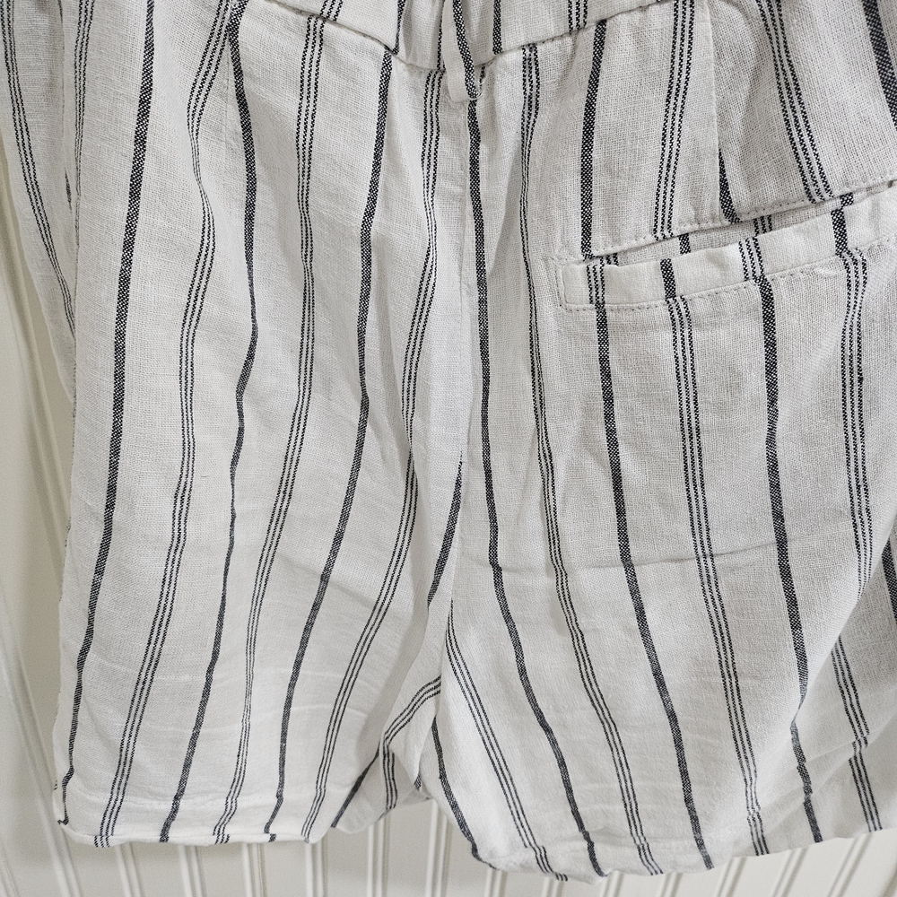 Striped High-Waist Linen Blend Women’s Shorts - White/Black Old Navy Size XS. - Picture 10 of 11